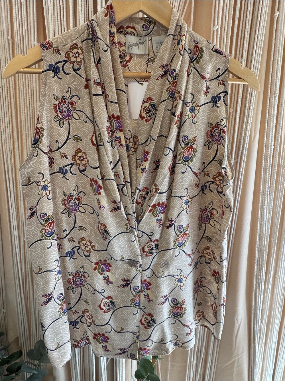 vintage Jacqueline Ferrar 100% silk sleeveless blouse size 6 Draped Cowl V-neck